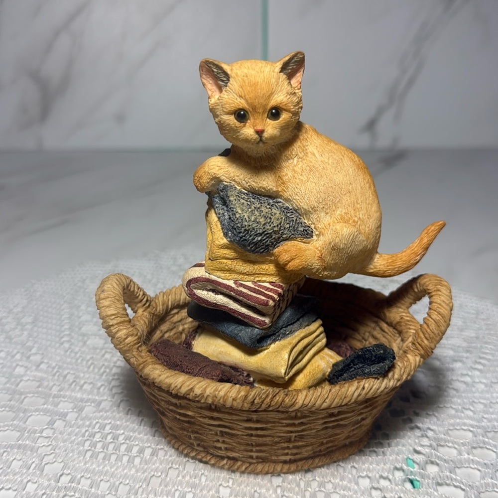 Lenox original 2006 porcelain figurine titled laundry day.